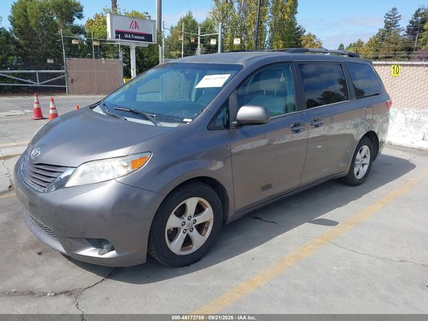 2015 TOYOTA SIENNA — I2