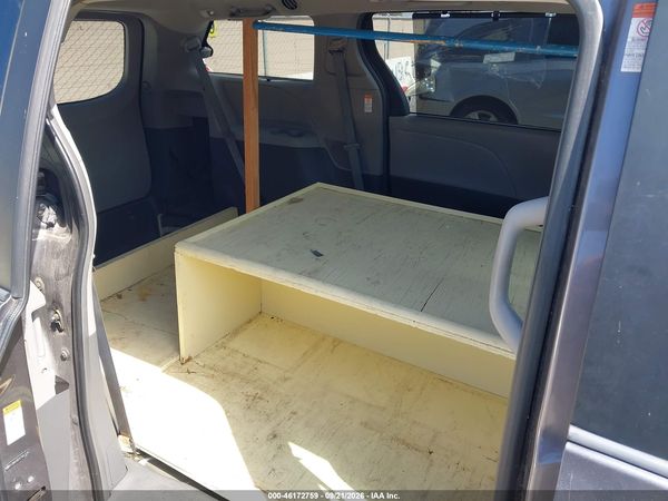2015 TOYOTA SIENNA LE 8 PASSENGER — I8