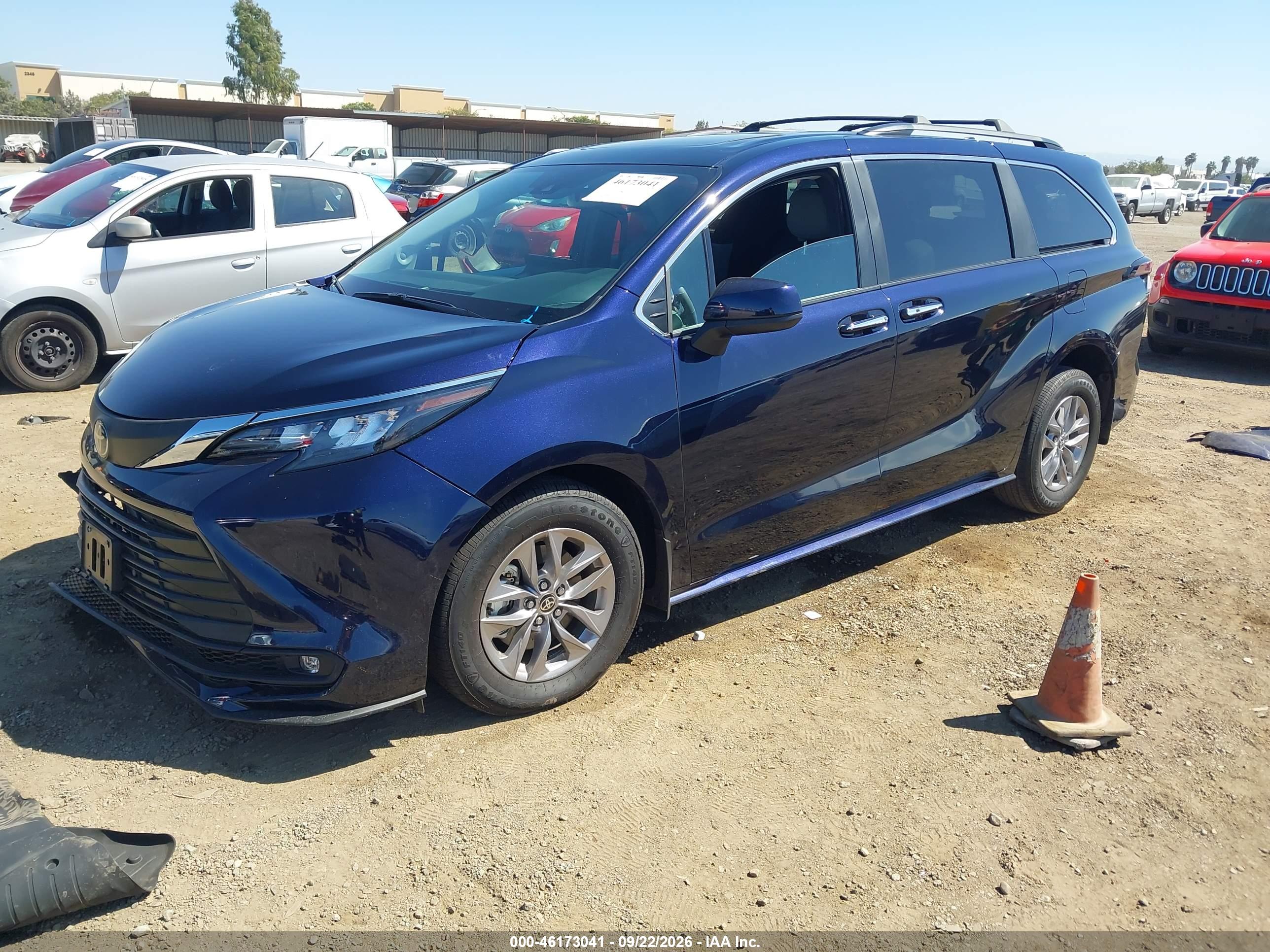 2026 TOYOTA SIENNA XLE — I2