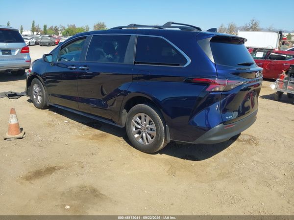 2026 TOYOTA SIENNA XLE — I3