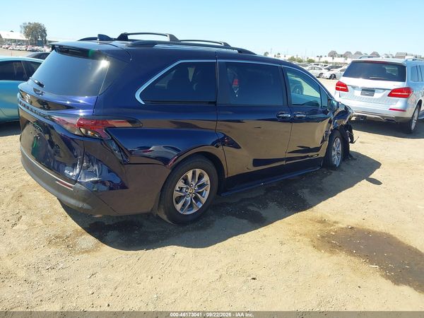 2026 TOYOTA SIENNA XLE — I4