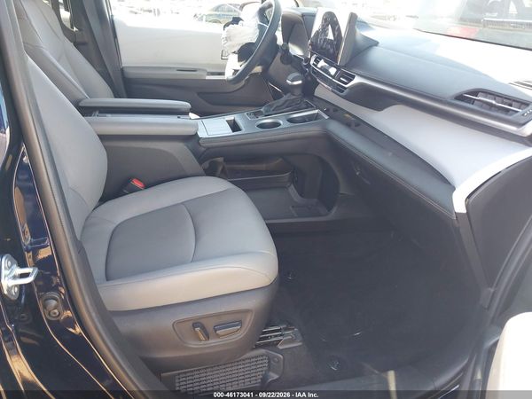 2026 TOYOTA SIENNA XLE — I5