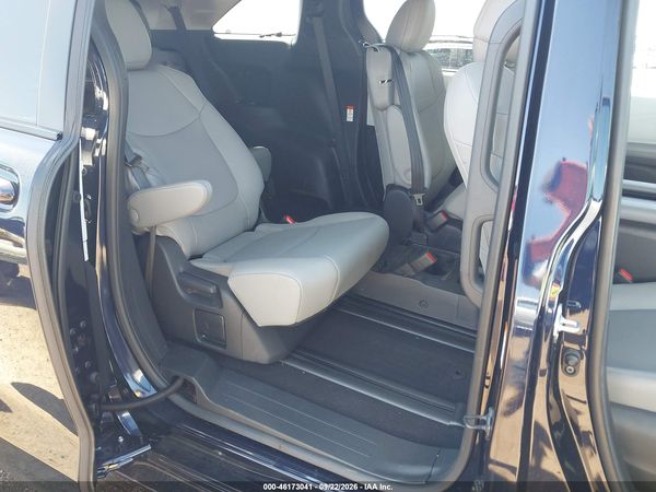 2026 TOYOTA SIENNA XLE — I8