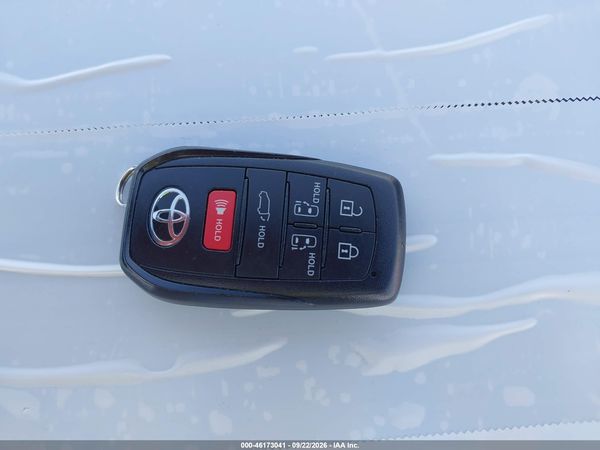 2026 TOYOTA SIENNA XLE — I11