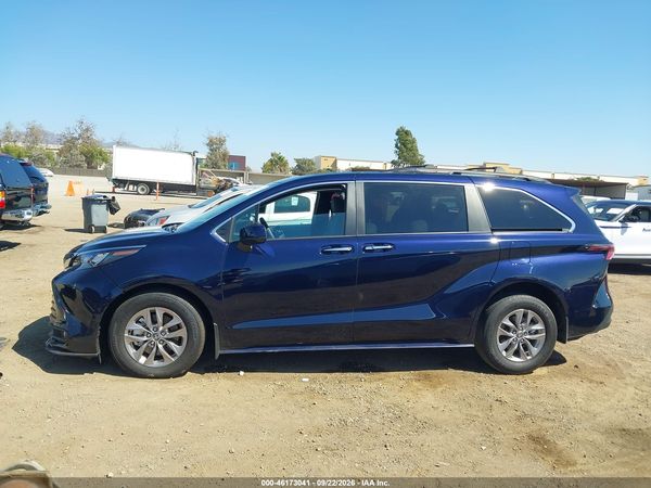 2026 TOYOTA SIENNA XLE — I117