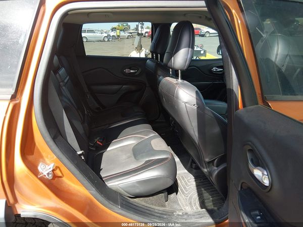 2016 JEEP CHEROKEE TRAILHAWK — I8