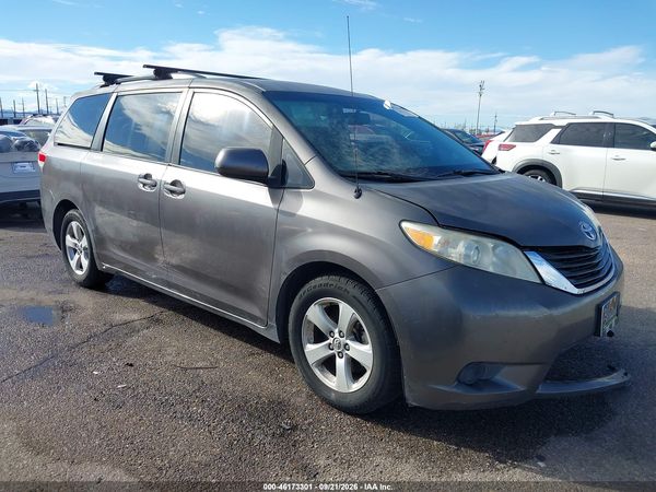2013 TOYOTA SIENNA LE V6 8 PASSENGER — I1