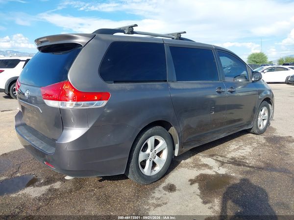 2013 TOYOTA SIENNA LE V6 8 PASSENGER — I4