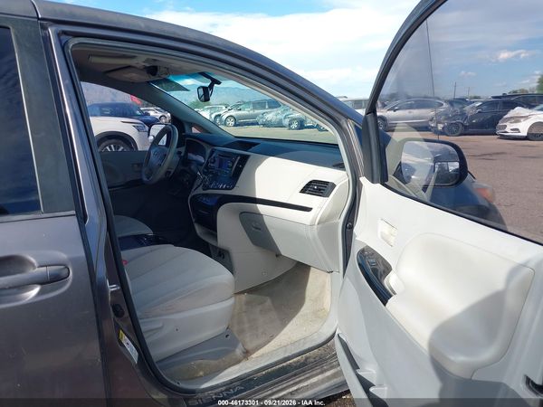 2013 TOYOTA SIENNA LE V6 8 PASSENGER — I5