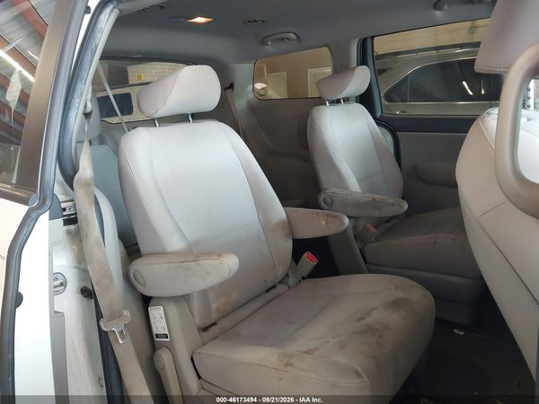 2016 KIA SEDONA L — I8
