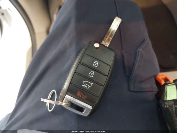 2016 KIA SEDONA L — I11
