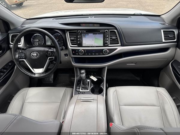 2017 TOYOTA HIGHLANDER XLE — I6