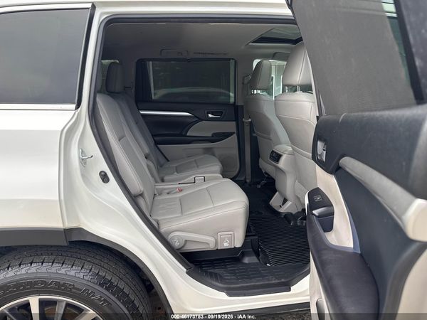 2017 TOYOTA HIGHLANDER XLE — I8