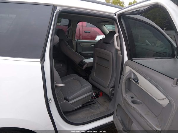 2017 CHEVROLET TRAVERSE LT — I8