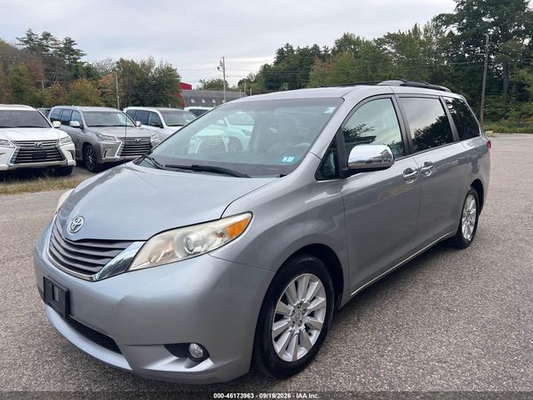2013 TOYOTA SIENNA — I2