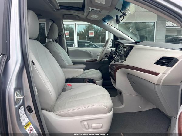 2013 TOYOTA SIENNA XLE 7 PASSENGER — I5