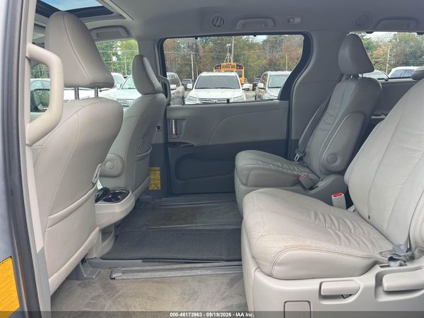 2013 TOYOTA SIENNA XLE 7 PASSENGER — I8