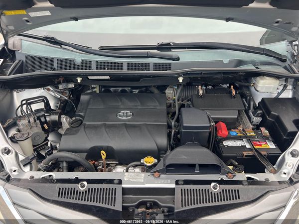 2013 TOYOTA SIENNA XLE 7 PASSENGER — I10