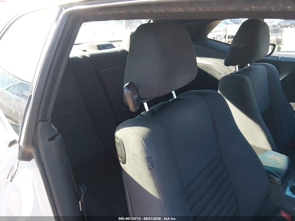 2014 DODGE CHALLENGER SXT — I8