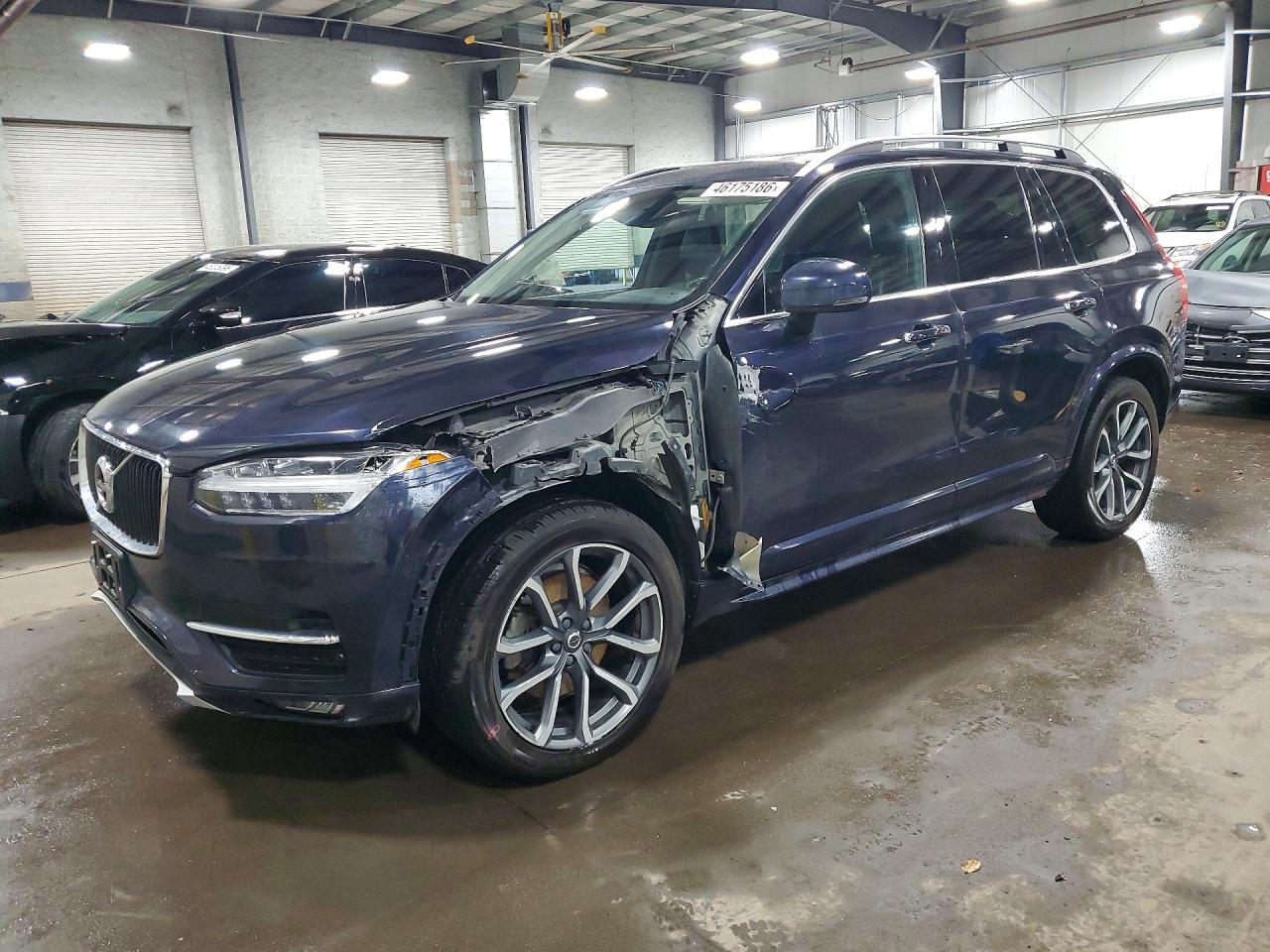 2019 VOLVO XC90 Momentum