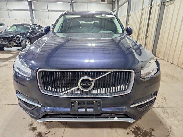 2019 VOLVO XC90 Momentum