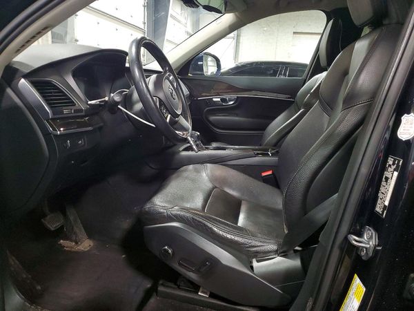 2019 VOLVO XC90 Momentum