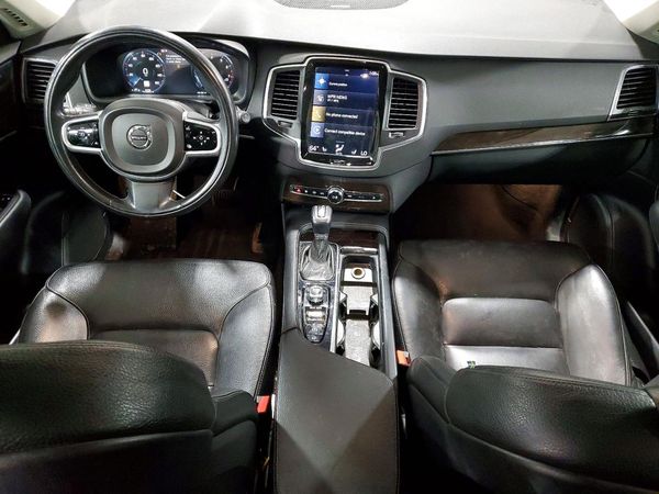 2019 VOLVO XC90 Momentum