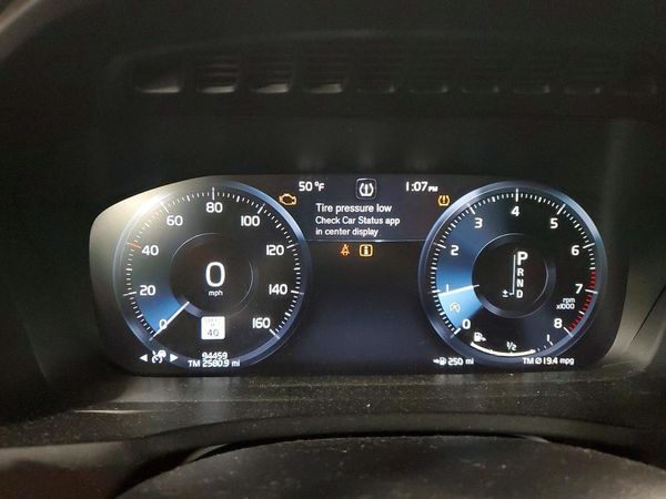 2019 VOLVO XC90 Momentum