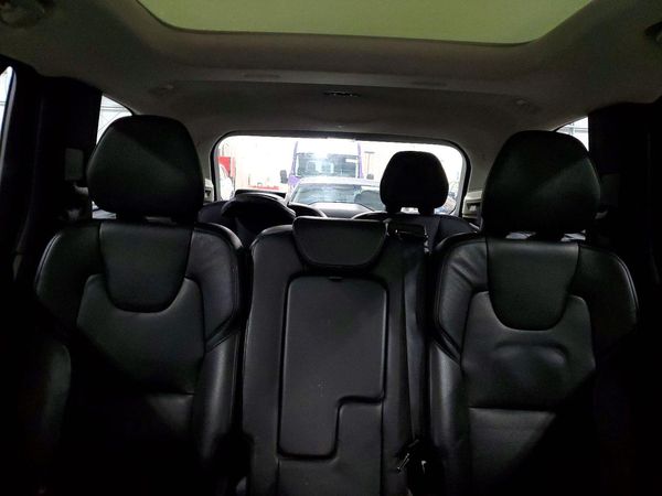 2019 VOLVO XC90 Momentum