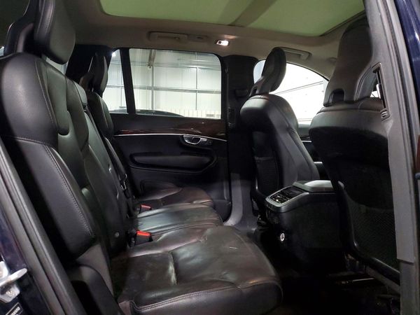2019 VOLVO XC90 Momentum