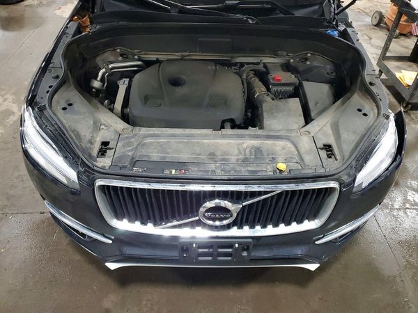 2019 VOLVO XC90 Momentum
