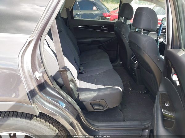 2017 KIA SORENTO 2.4L LX — I8