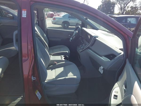 2017 TOYOTA SIENNA LE 8 PASSENGER — I5