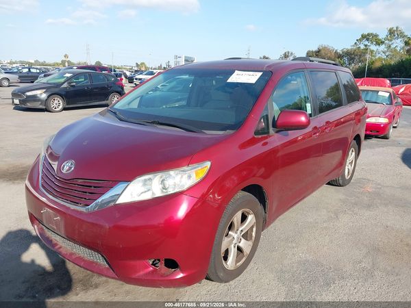 2017 TOYOTA SIENNA LE 8 PASSENGER — I6