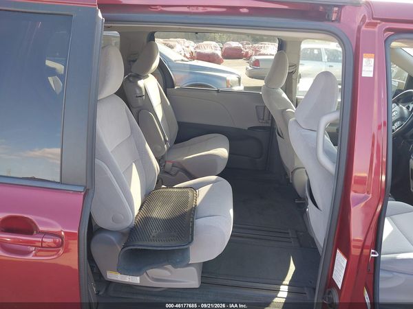 2017 TOYOTA SIENNA LE 8 PASSENGER — I8