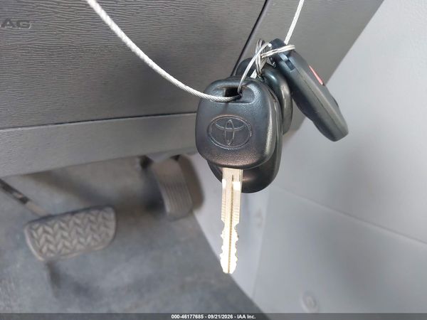 2017 TOYOTA SIENNA LE 8 PASSENGER — I11