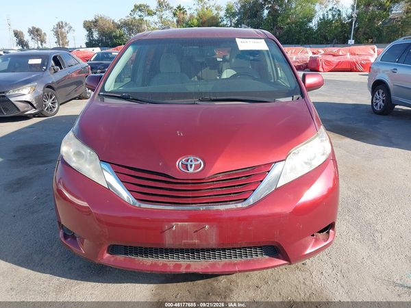 2017 TOYOTA SIENNA LE 8 PASSENGER — I115