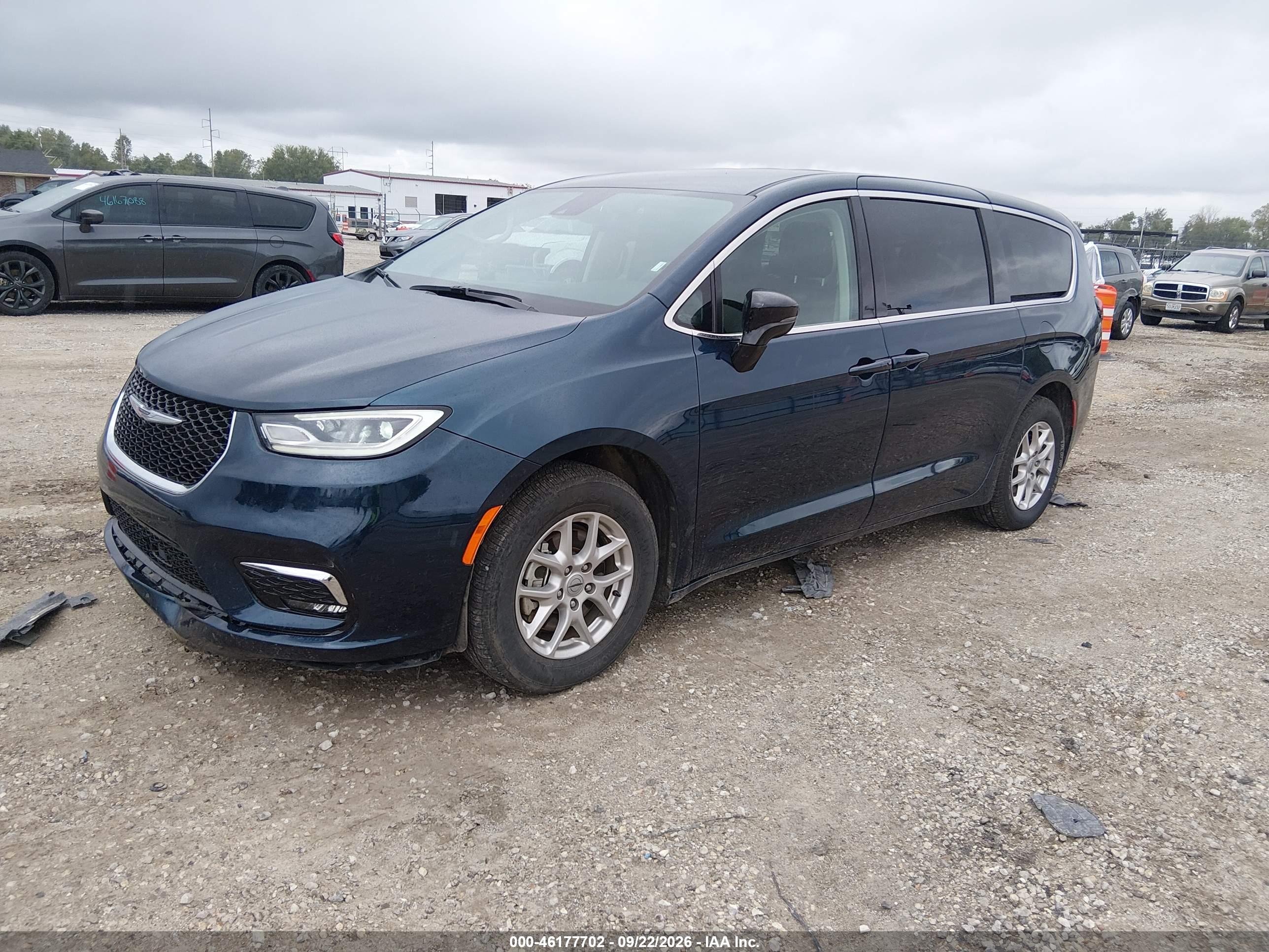 2024 CHRYSLER PACIFICA TOURING L — I2