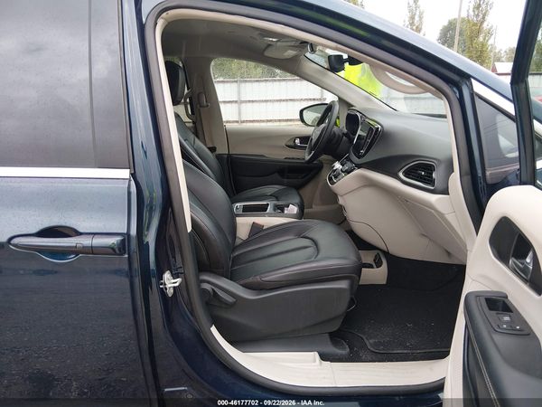 2024 CHRYSLER PACIFICA TOURING L — I5