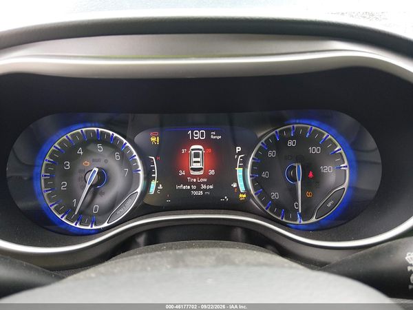2024 CHRYSLER PACIFICA TOURING L — I7