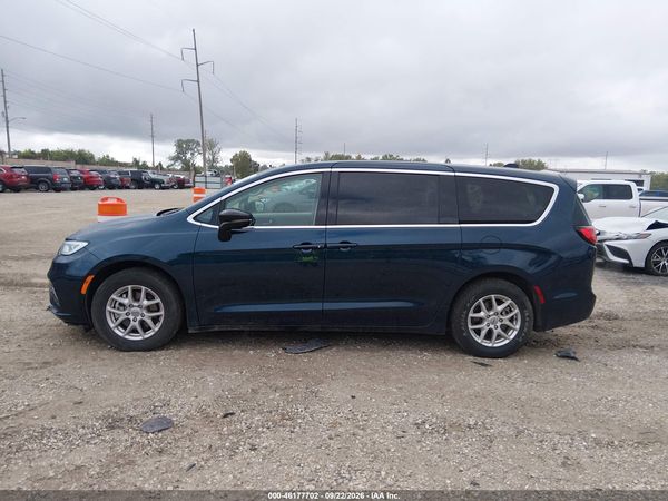 2024 CHRYSLER PACIFICA TOURING L — I117