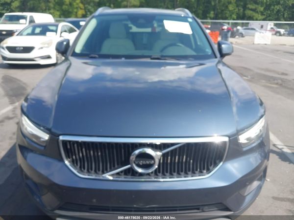 2022 VOLVO XC40 MOMENTUM — I115