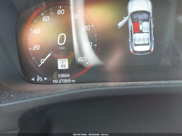 2022 VOLVO XC40 MOMENTUM — I118
