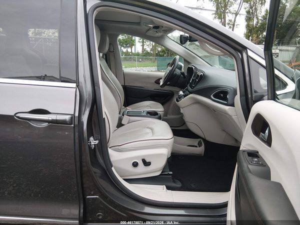 2018 CHRYSLER PACIFICA LIMITED — I5