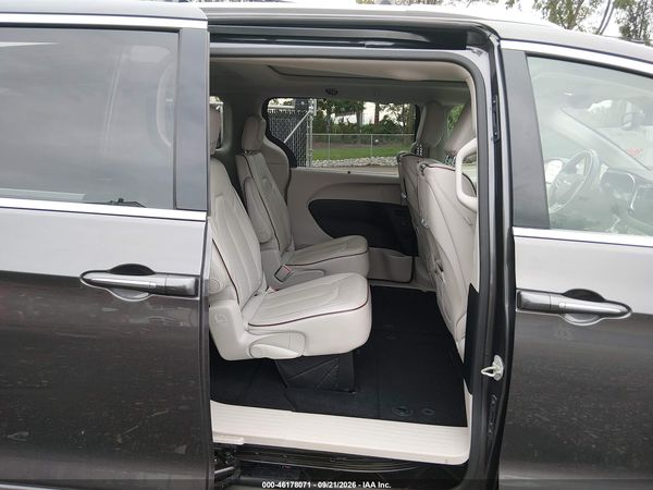 2018 CHRYSLER PACIFICA LIMITED — I8