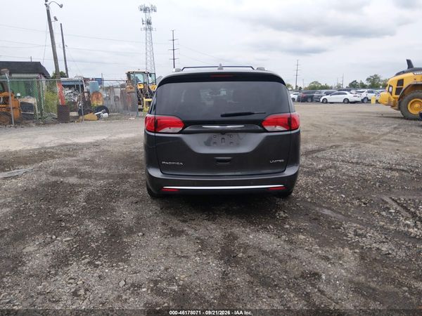 2018 CHRYSLER PACIFICA LIMITED — I119
