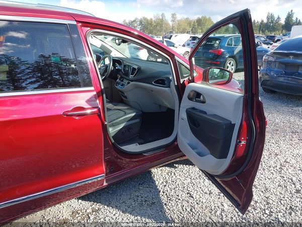 2017 CHRYSLER PACIFICA LIMITED — I5