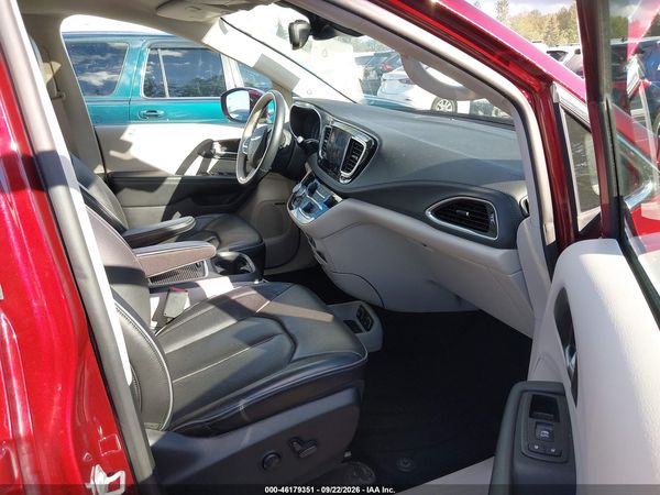 2017 CHRYSLER PACIFICA LIMITED — I152