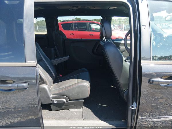 2013 DODGE GRAND CARAVAN R/T — I8