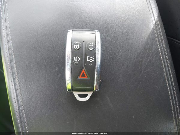 2012 JAGUAR XF PORTFOLIO — I11